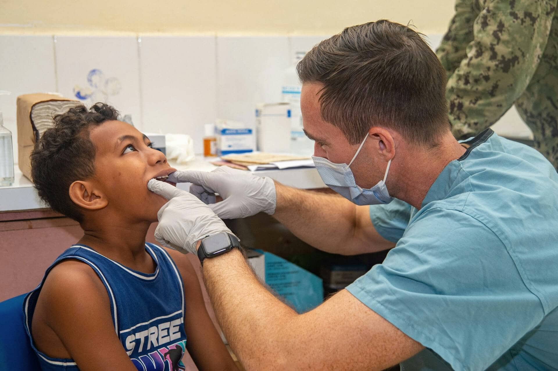 A kid being checked on the mouth